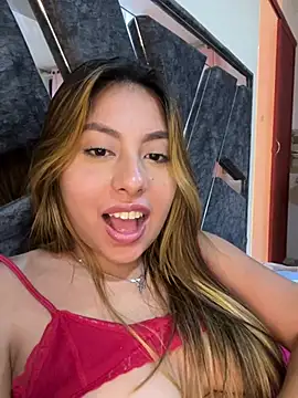 Emiily_joee_ Show in webcam