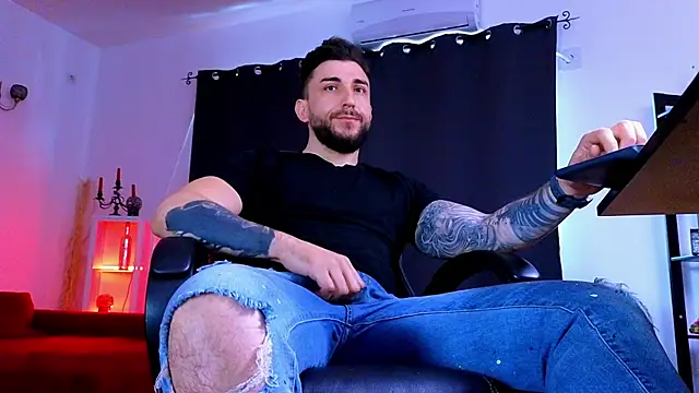 MightyAaron66 live XXX chat