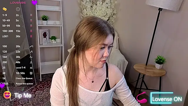 BlondeLina's Live XXX Chat