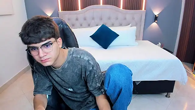 Tommy18__ Live XXX-chat
