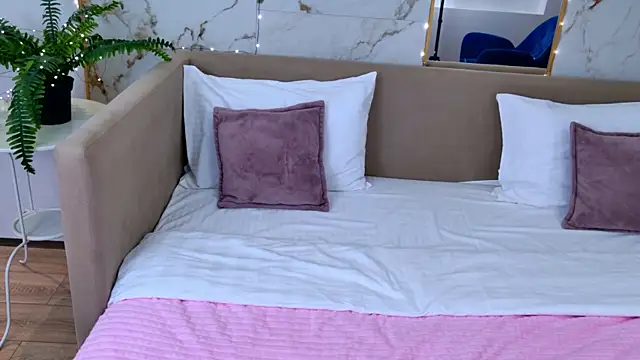Emily_Less' Live XXX Chat