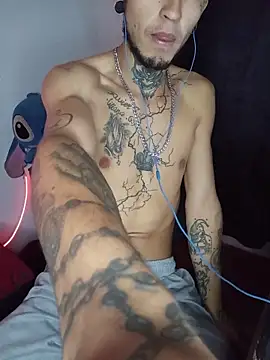 Show de Tattoboy19cm na webcam