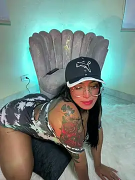 Linda_Saenz_'s Live XXX Chat
