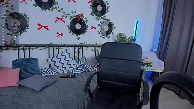 NicoleWells22's Webcam Show