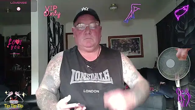 KINKYBLUEYES69 网络视讯表演