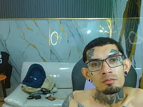 Boy_tatto77 Adlı Modelin Web Kamerası Şovu