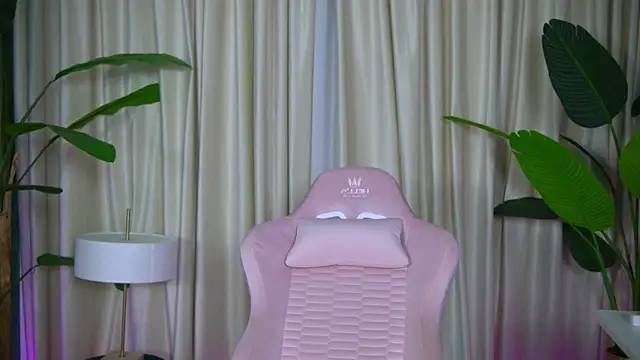 Chat XXX en directo de FoxieJullia
