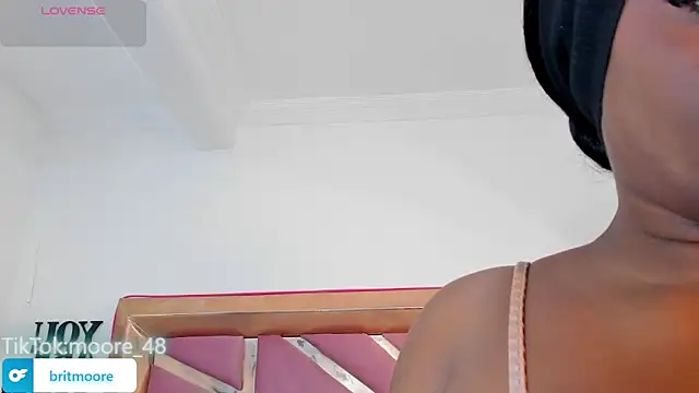 Britanymooree's Live XXX Chat