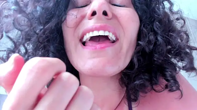 แชท XXX สดของ _CurlySue_
