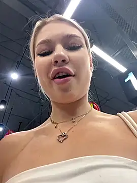 Kiss_Auroraa's Live XXX Chat