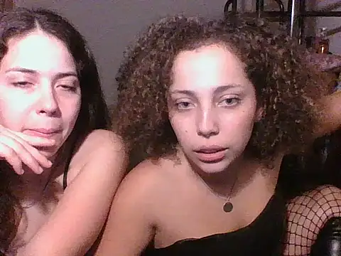 Show modela Naomi_888 na web-kameri