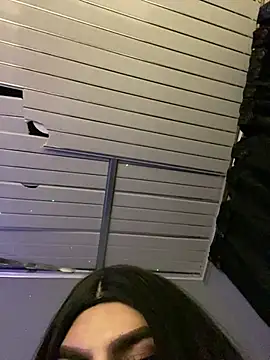 valen_lewiiz Show in webcam