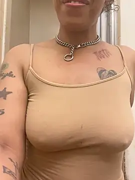 Desirae_Luciano's Live XXX Chat