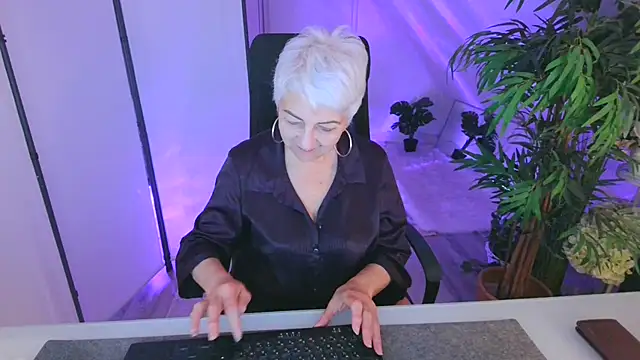 LovelyHelena's Live XXX Chat