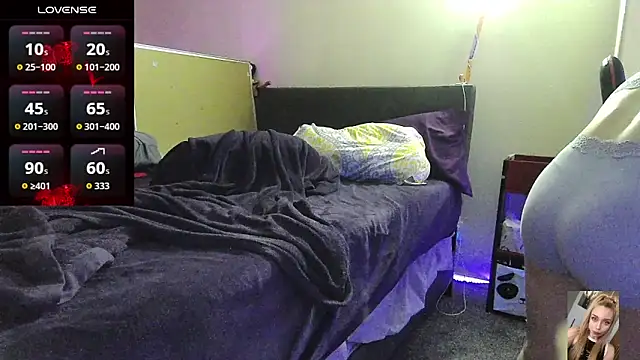 Blondiewithanass' Live XXX Chat