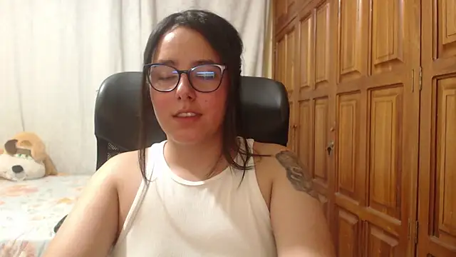 Venus_cat_ Adlı Modelin Canlı XXX Sohbeti