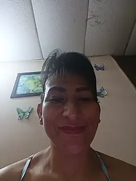 Lucia_Rios' Live XXX Chat
