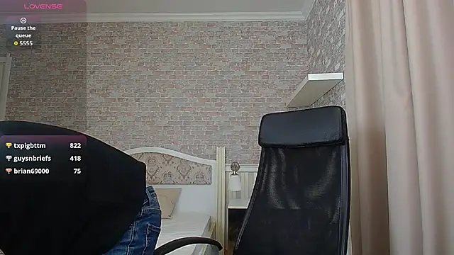 Show modela JonahShaw na web-kameri