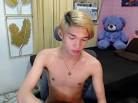 urasian_john18 webcam show