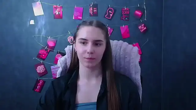 Chat +18 de Kyara_ra ao vivo