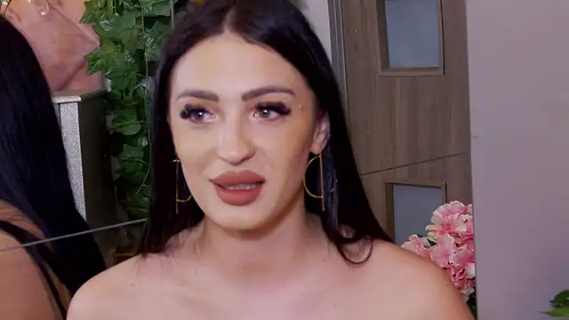 VictoriaLanes' Live XXX Chat