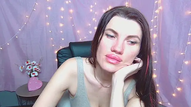 Chat +18 de MilaLoona ao vivo