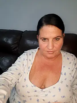 Velvet-Milf Webcam show