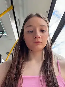 hiding-mila's Webcam Show