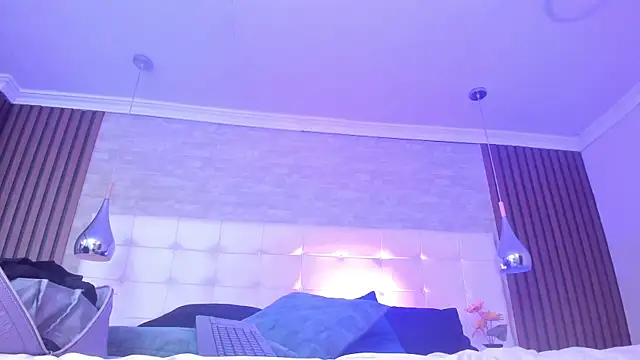 SaritaaHot élő XXX-chatje