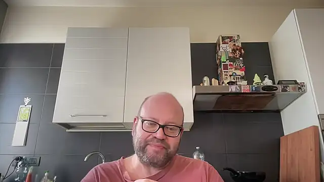 theitalianbear: διαδικτυακό σόου στην κάμερα