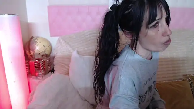 -Lou_'s Live XXX Chat