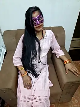Hot_SALONI_21: διαδικτυακό σόου στην κάμερα