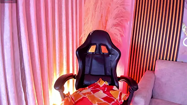 nahomyrusell Show in webcam