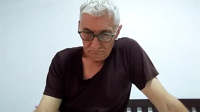 Chatroom XXX en direct de BIGUNCUTHARDCOCK