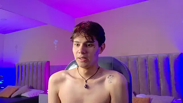 Derek_Sinn – live chatrum
