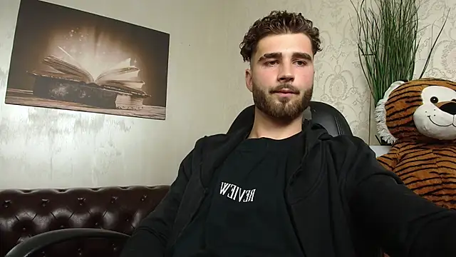 KyloEast Chat XXX live