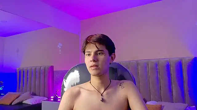 Derek_Sinn 即時 XXX 聊天