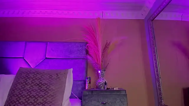 NoaahTylor's Live XXX Chat