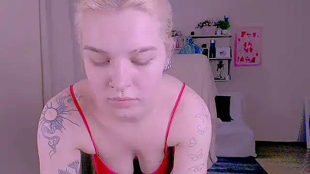 Hot_Blonda: онлайн-секс-чат