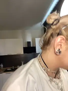 DriveThruCiri – Naživo XXX chat