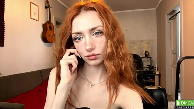 AliceServanica Show in webcam
