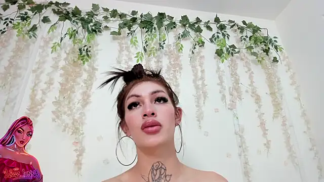 lizz_lunna Show in webcam