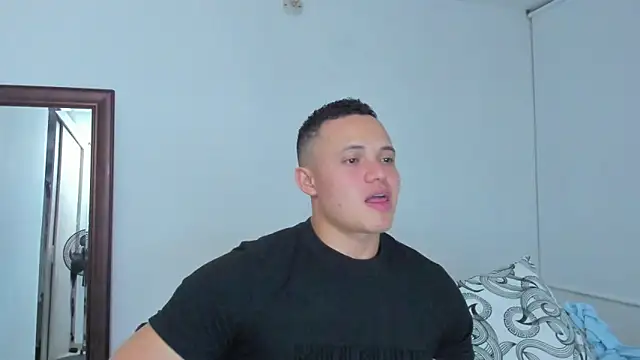 XXX chat uživo modela KingLevi01