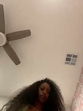 mismialove webcam show