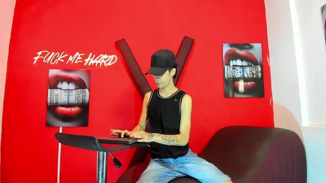 XXX chat uživo modela KING_LOVERS1