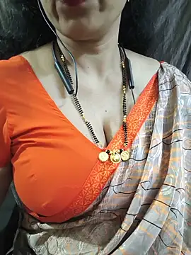 Chat +18 de bhuvana_555 ao vivo