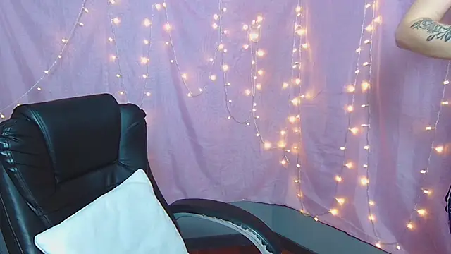 Chat +18 de MilaLoona ao vivo