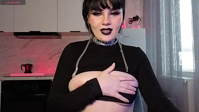 IntrigueYourDay's Live XXX Chat