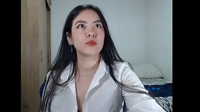EloiseJun Chat XXX in diretta