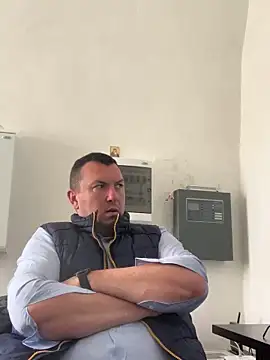 Mike8523 Show in webcam